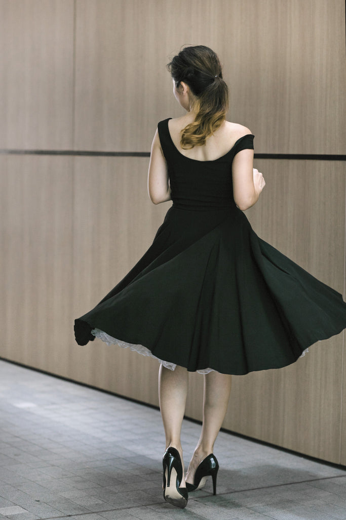 Avice Swing Dress In Black