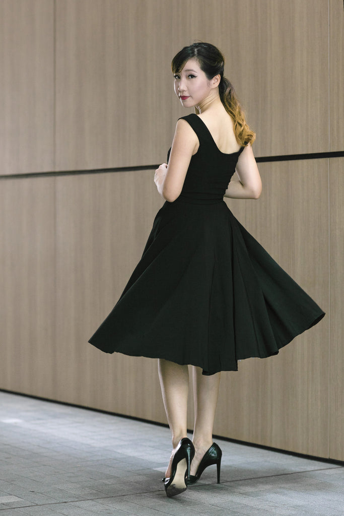 Avice Swing Dress In Black